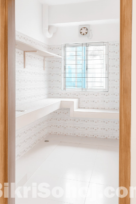 1200 SqF Well-Maintained South-Facing Apartment—ECB Chattor